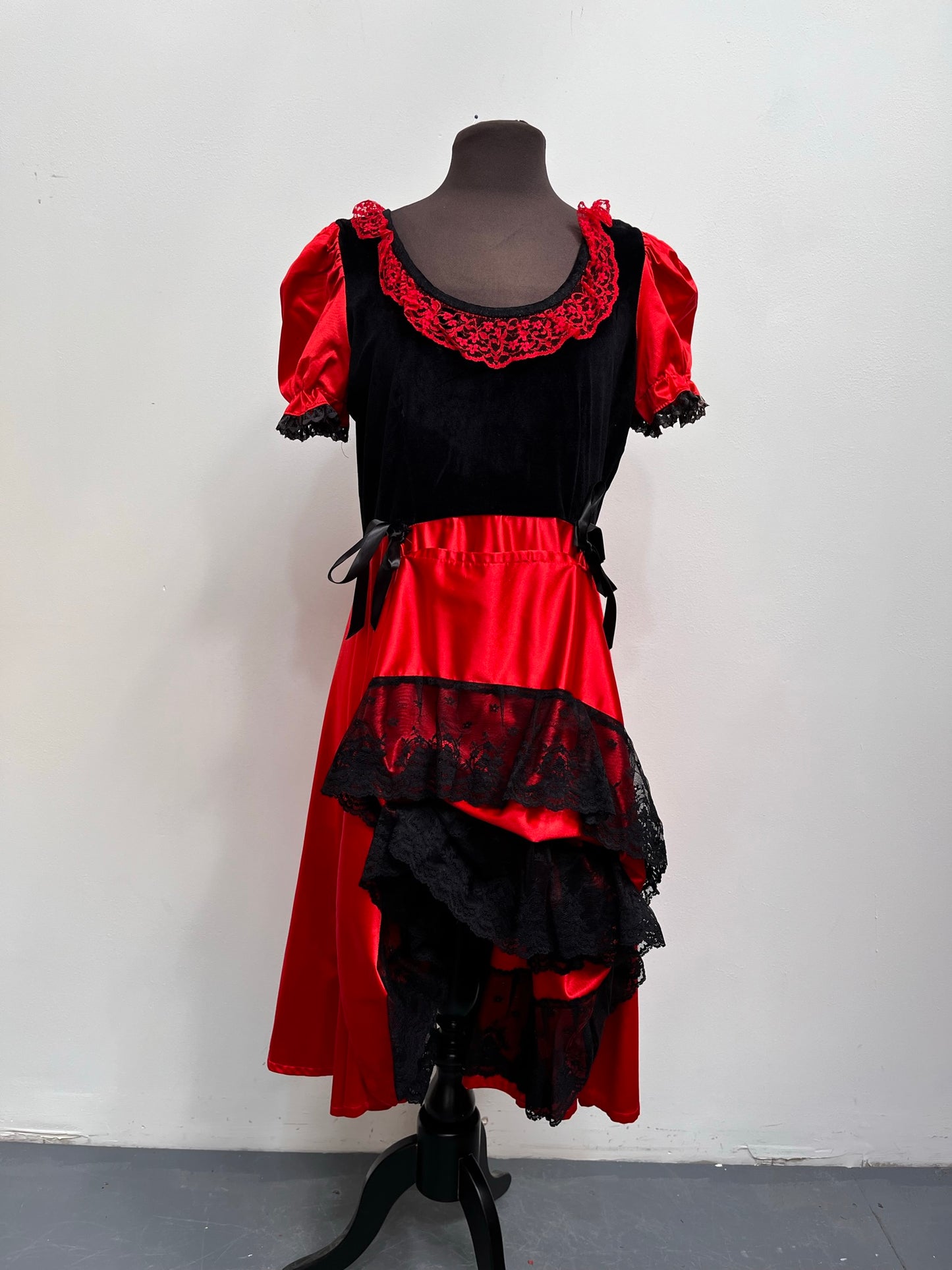 Moulin Rouge Black Red Show Girl Saloon Girl Dress Size 14-16