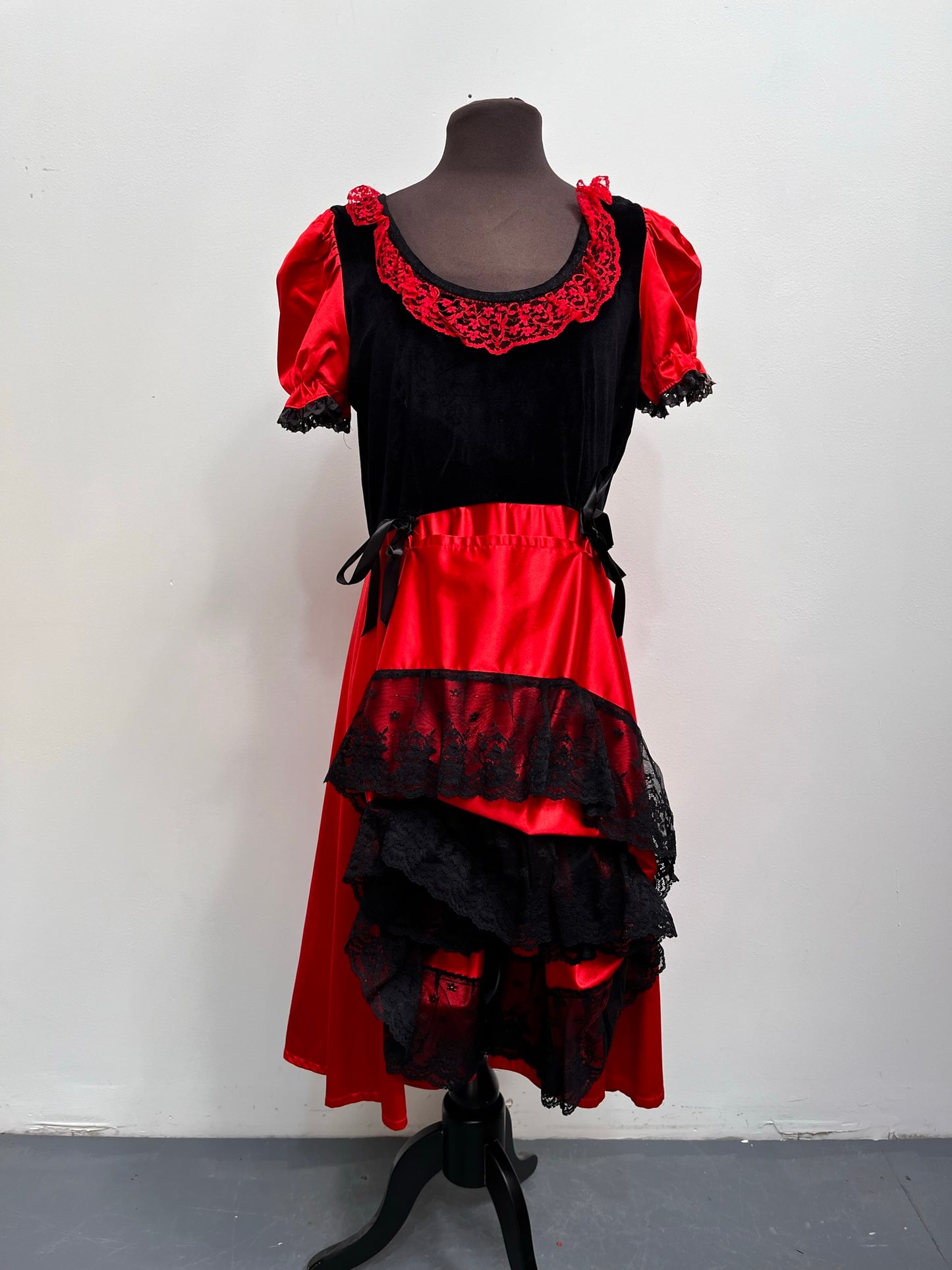 Moulin Rouge Black Red Show Girl Saloon Girl Dress Size 14-16