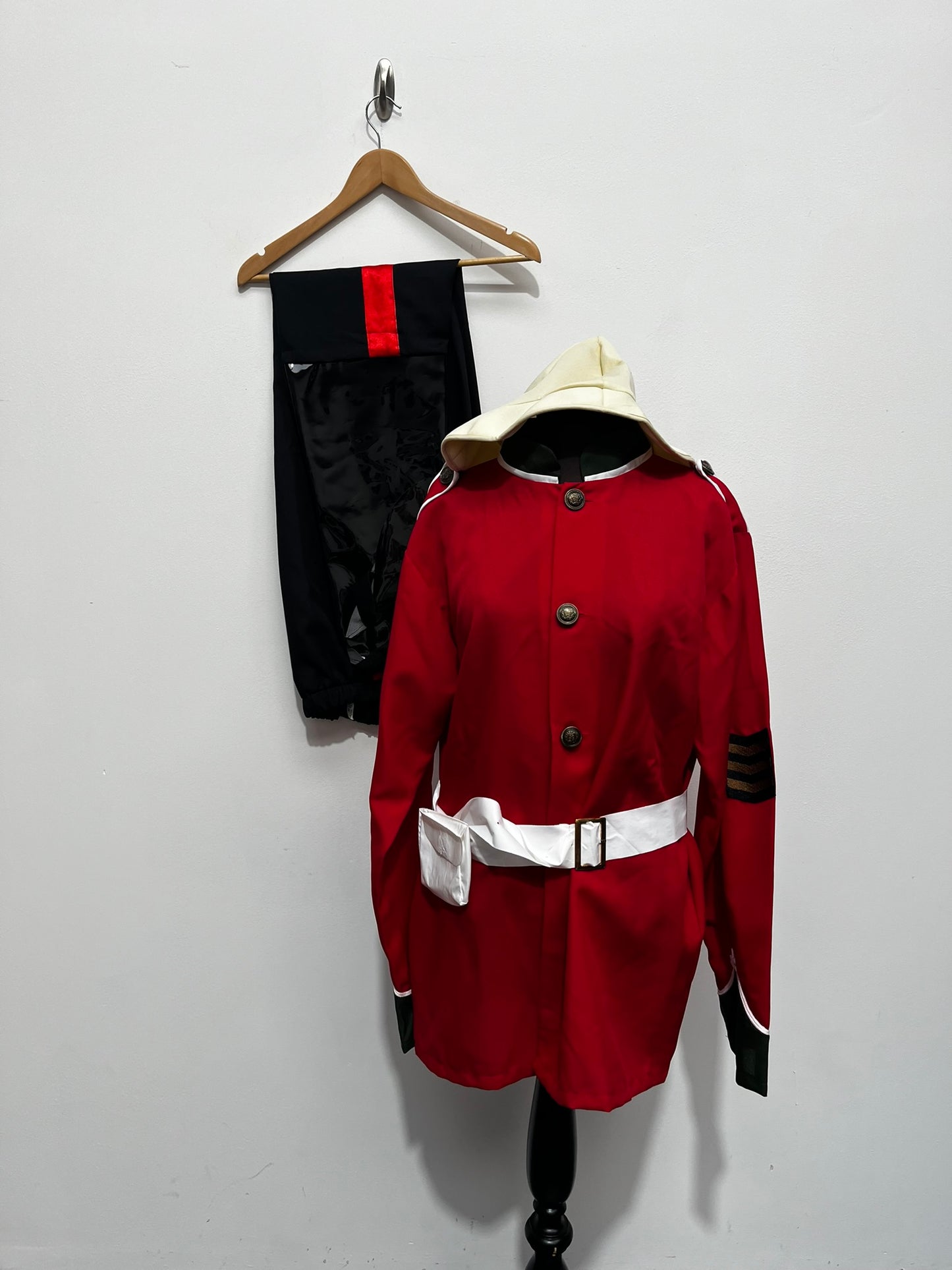 Red Uniform Military Canadian Rockie Police Costume Large - Ex Hire