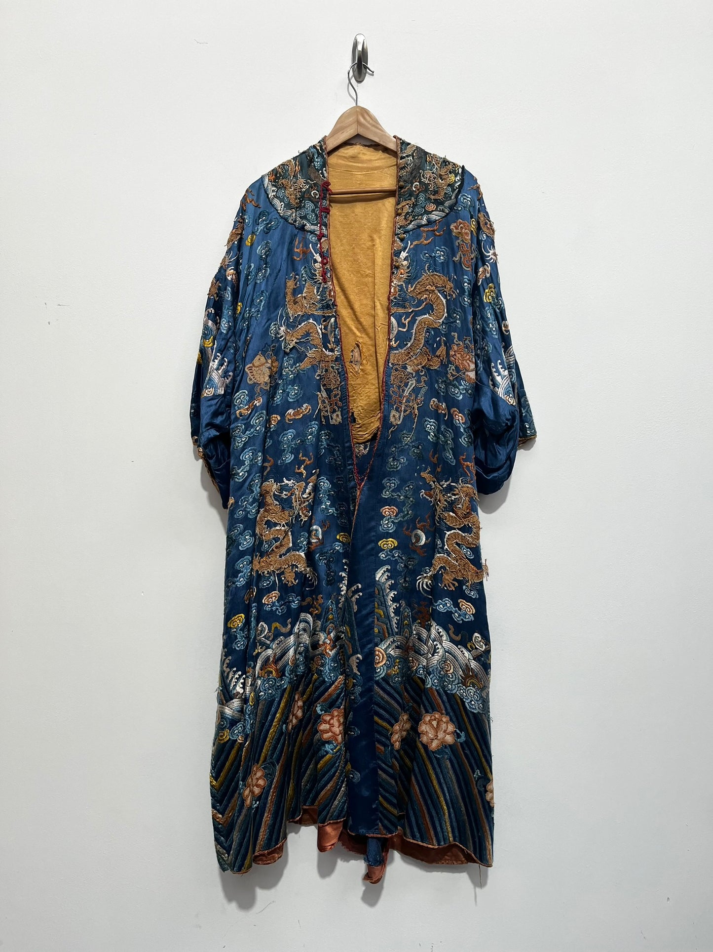 Vintage Beautiful embroidered Gown Kimono Changsham