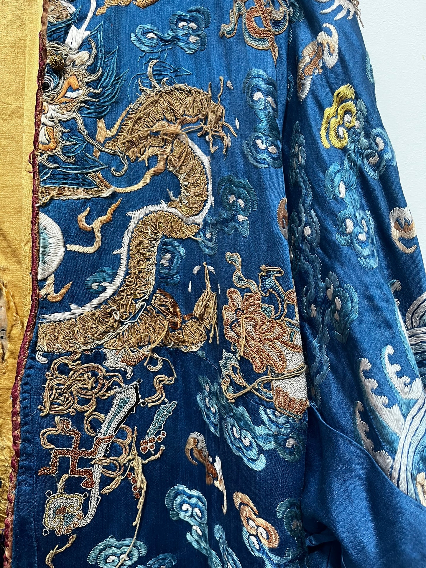 Vintage Beautiful embroidered Gown Kimono Changsham