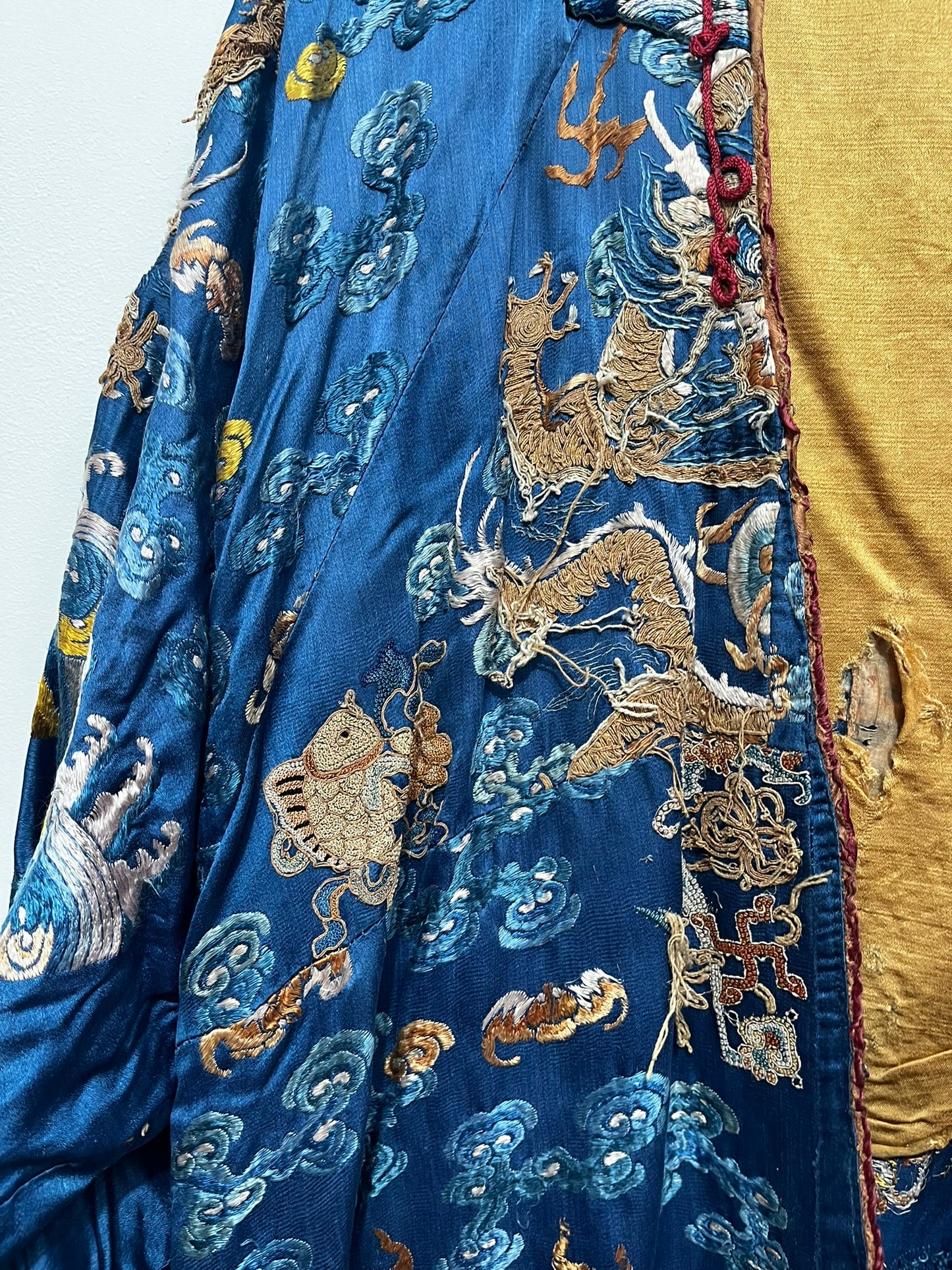 Vintage Beautiful embroidered Gown Kimono Changsham