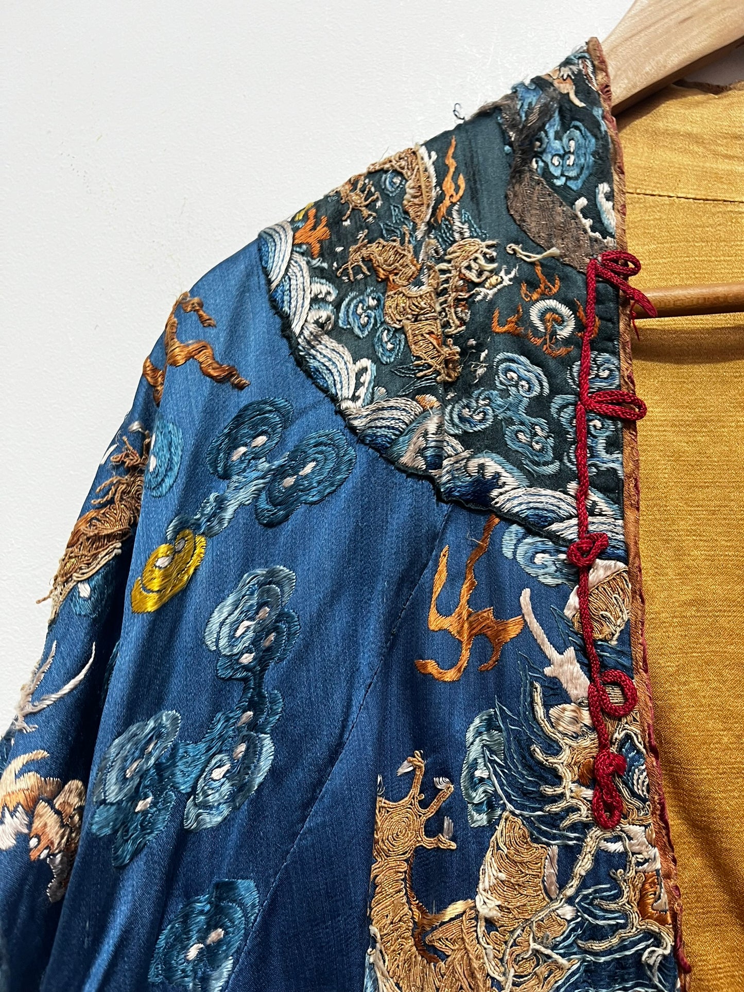 Vintage Beautiful embroidered Gown Kimono Changsham