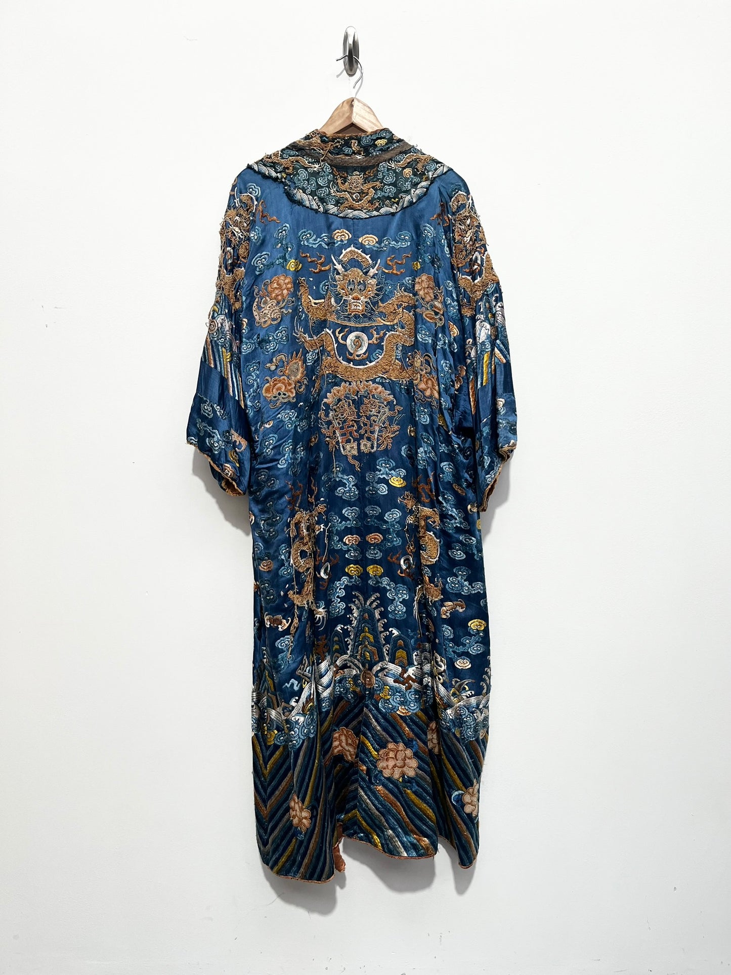 Vintage Beautiful embroidered Gown Kimono Changsham