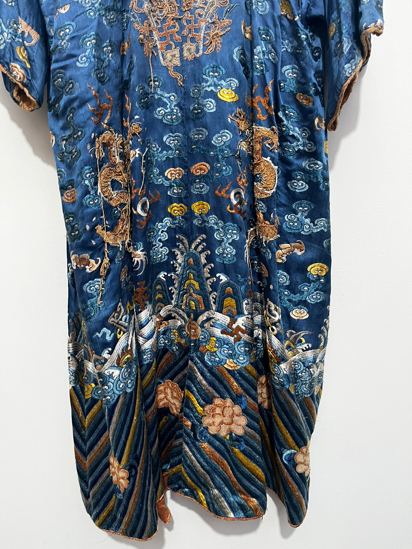 Vintage Beautiful embroidered Gown Kimono Changsham