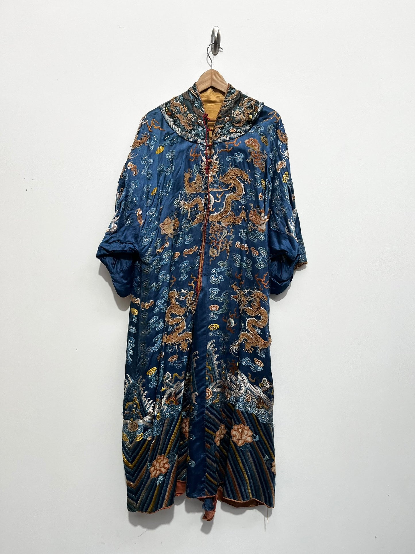 Vintage Beautiful embroidered Gown Kimono Changsham