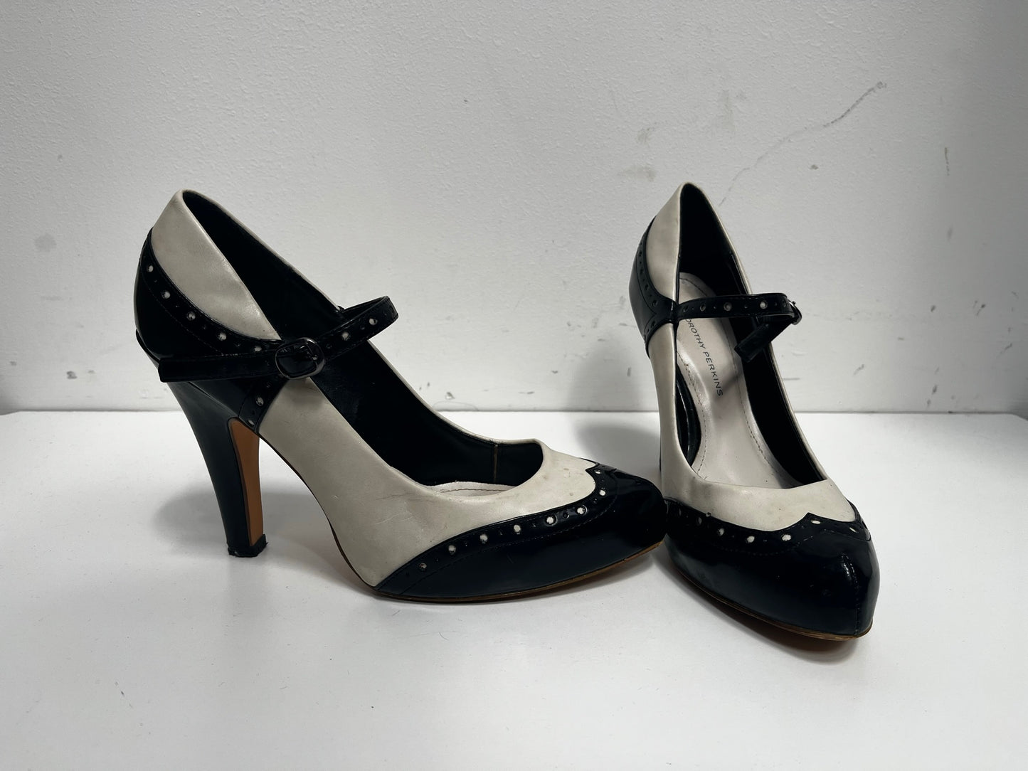 Black & White Mary Jane Heeled Shoes Size 7 - USED