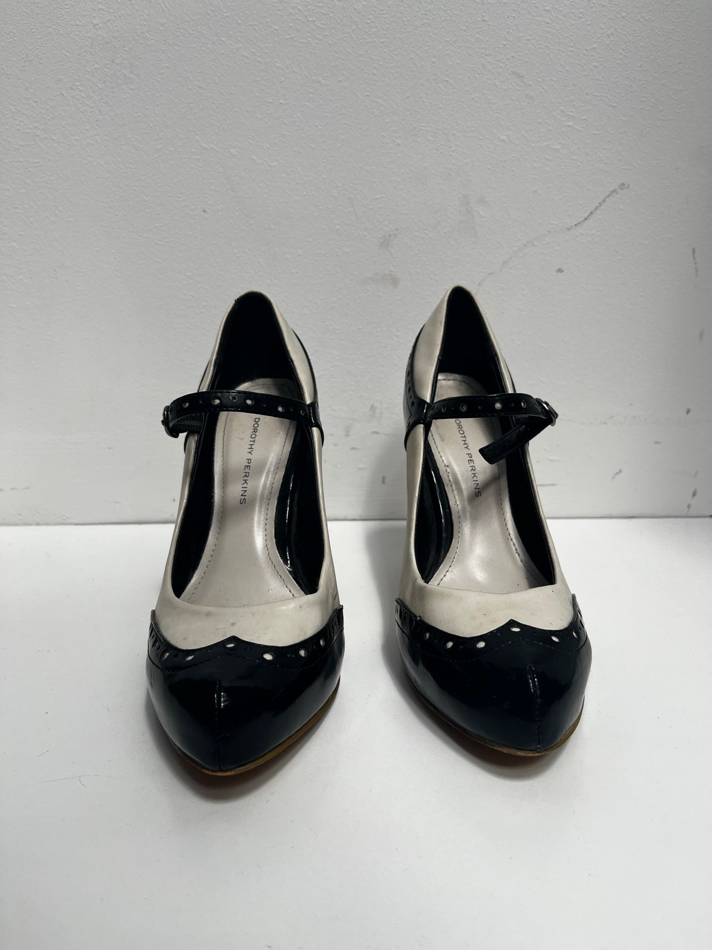 Black & White Mary Jane Heeled Shoes Size 7 - USED