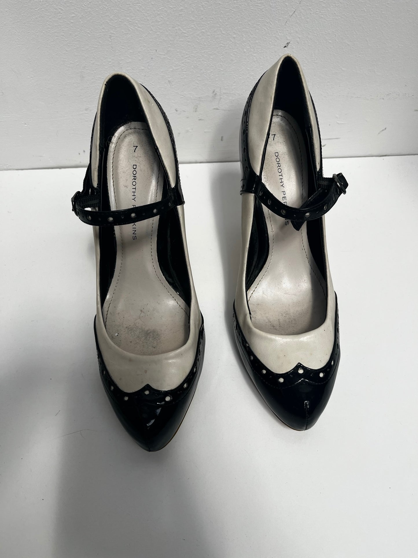 Black & White Mary Jane Heeled Shoes Size 7 - USED