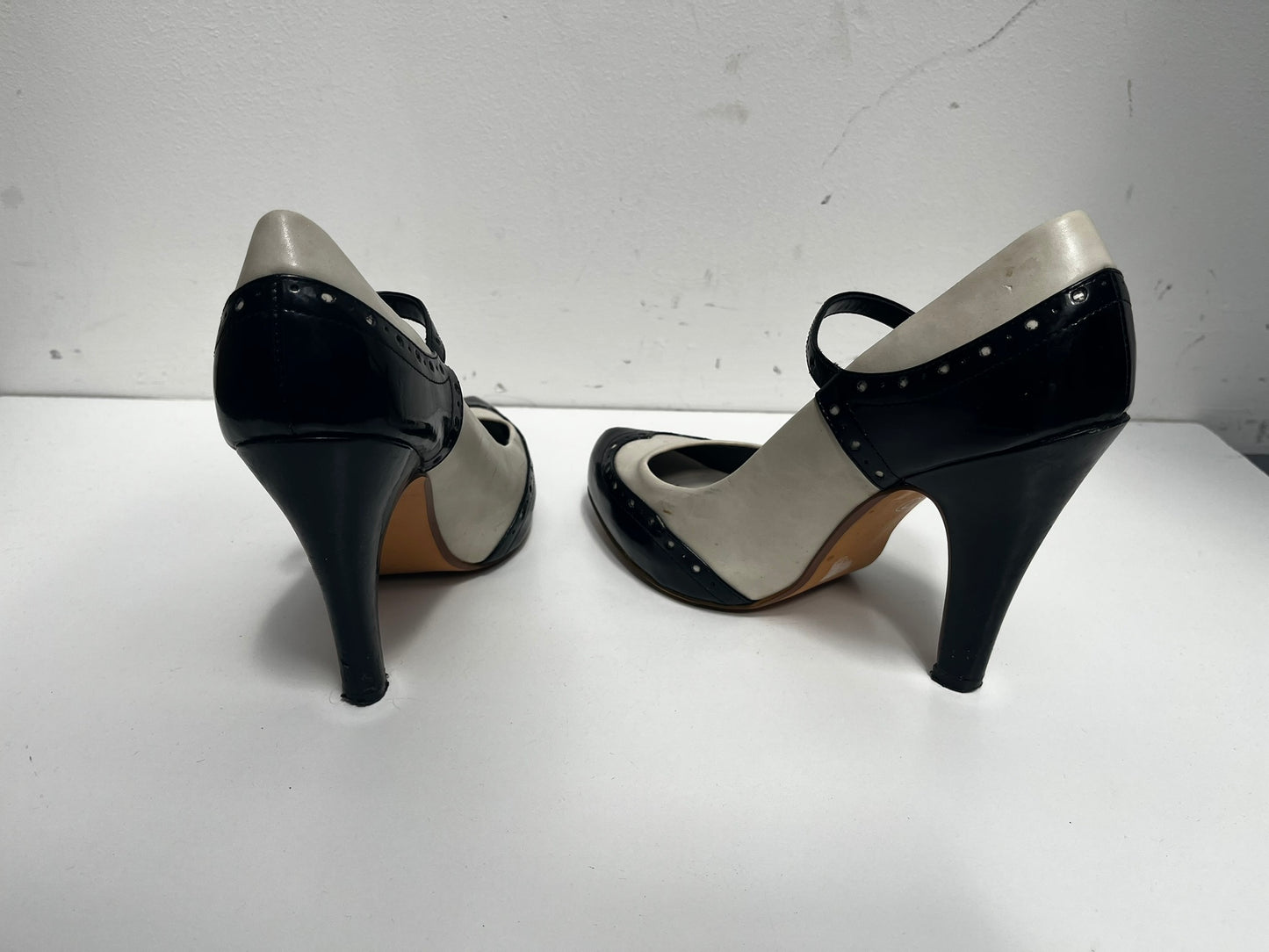 Black & White Mary Jane Heeled Shoes Size 7 - USED