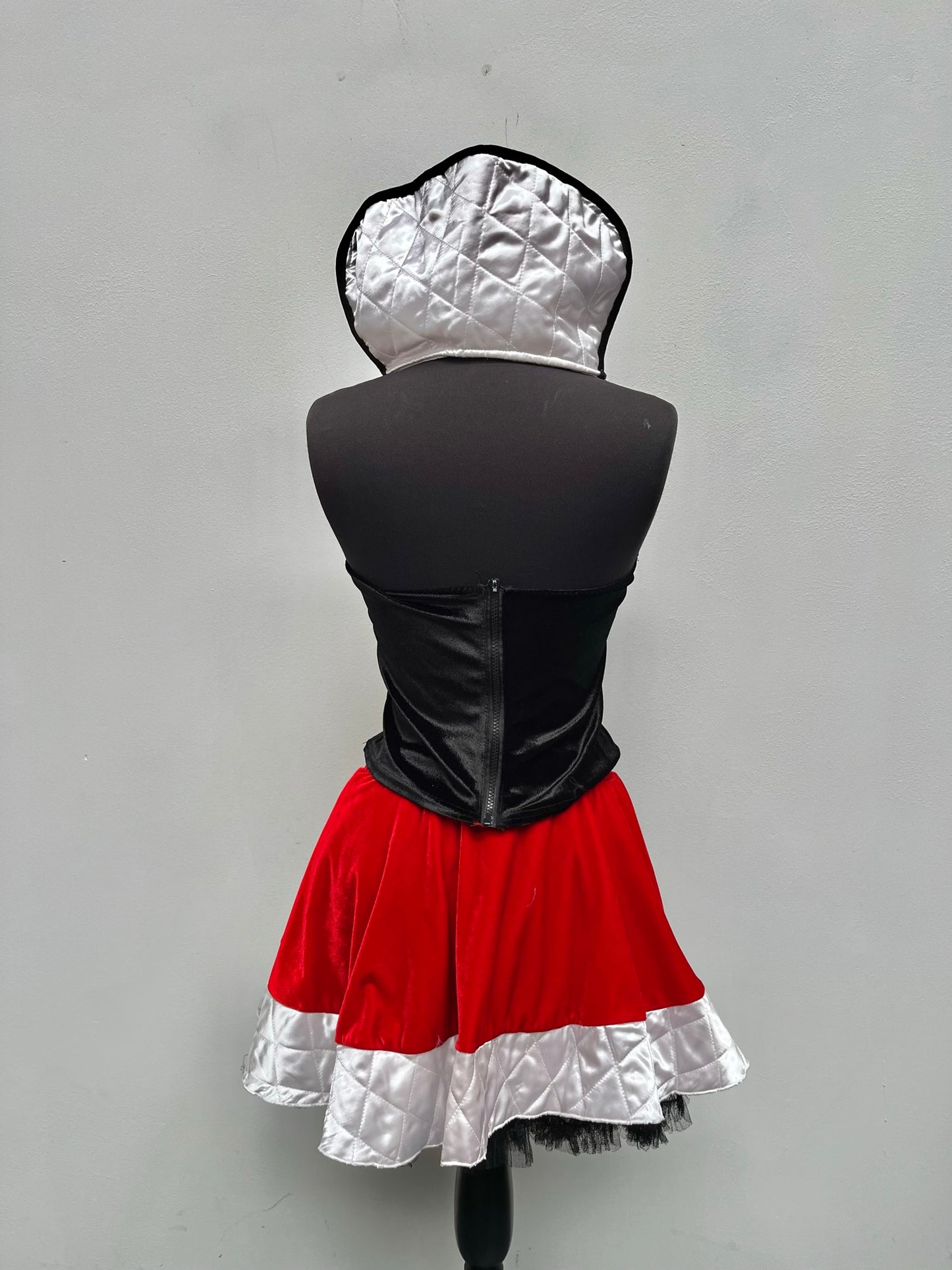 Black Red White Sexy Queen of Hearts Size 10 DAMAGED Ex Hire