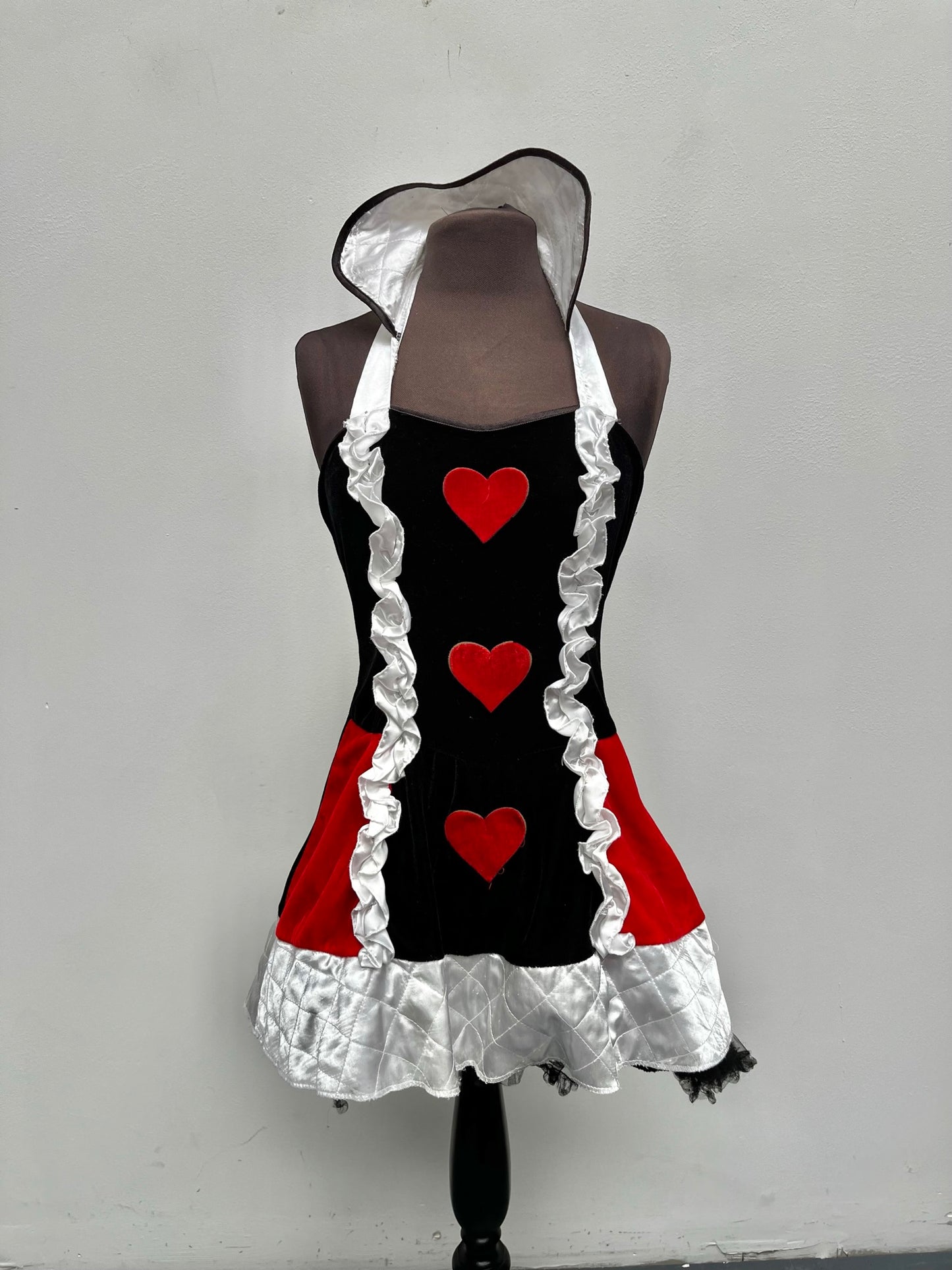 Ladies Black Red White Sexy Queen of Hearts Size 8 - Ex Hire DAMAGED ZIP TAG