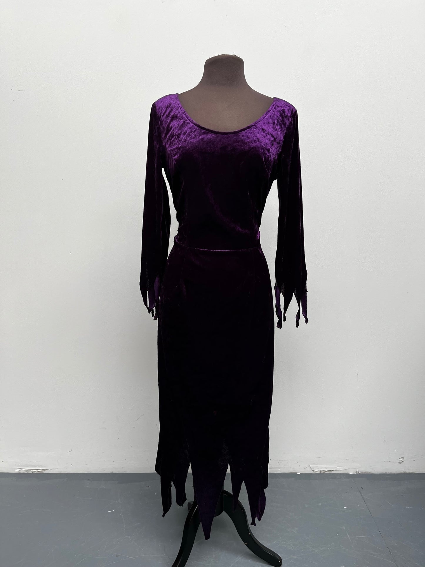 Purple Vampire Queen Witch Costume Size EUR40 12-14 Halloween Fancy Dress