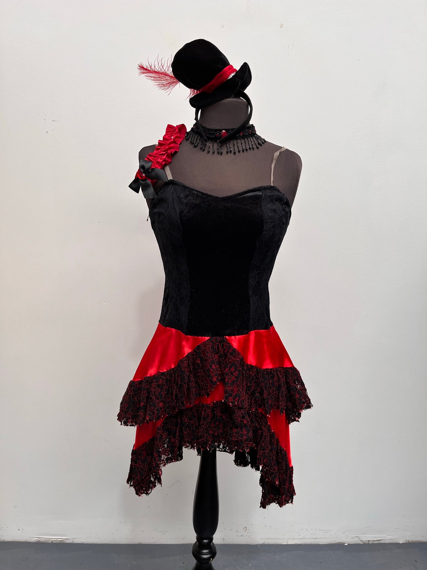 Moulin Rouge Red Black Show Girl Saloon Girl Burlesque Dress Size Small