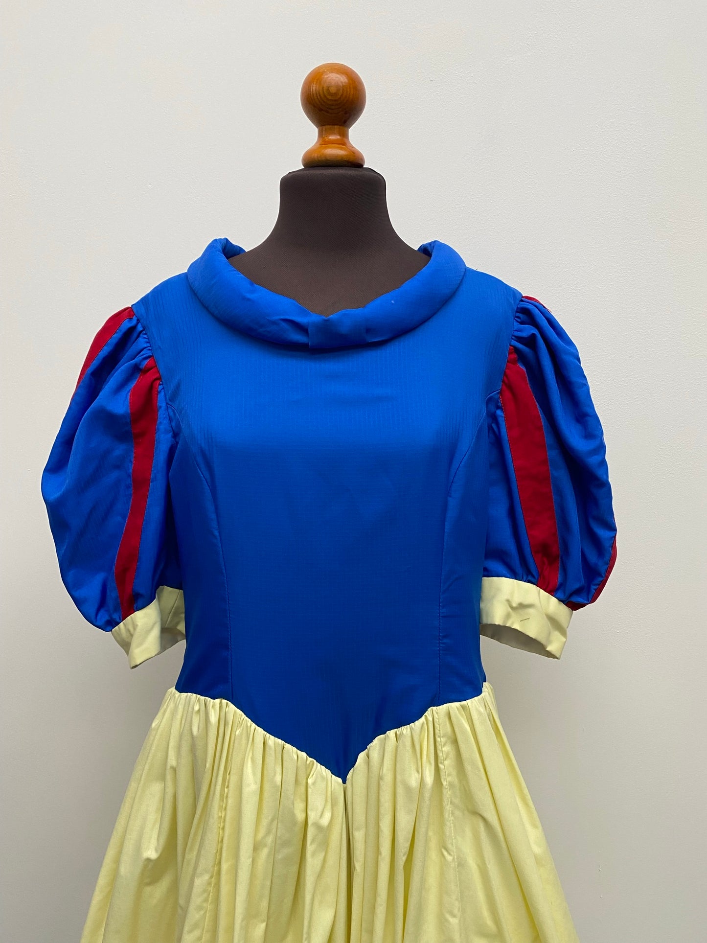 Adults Snow White Dress size 16-18 - Ex Hire Theatre Costume