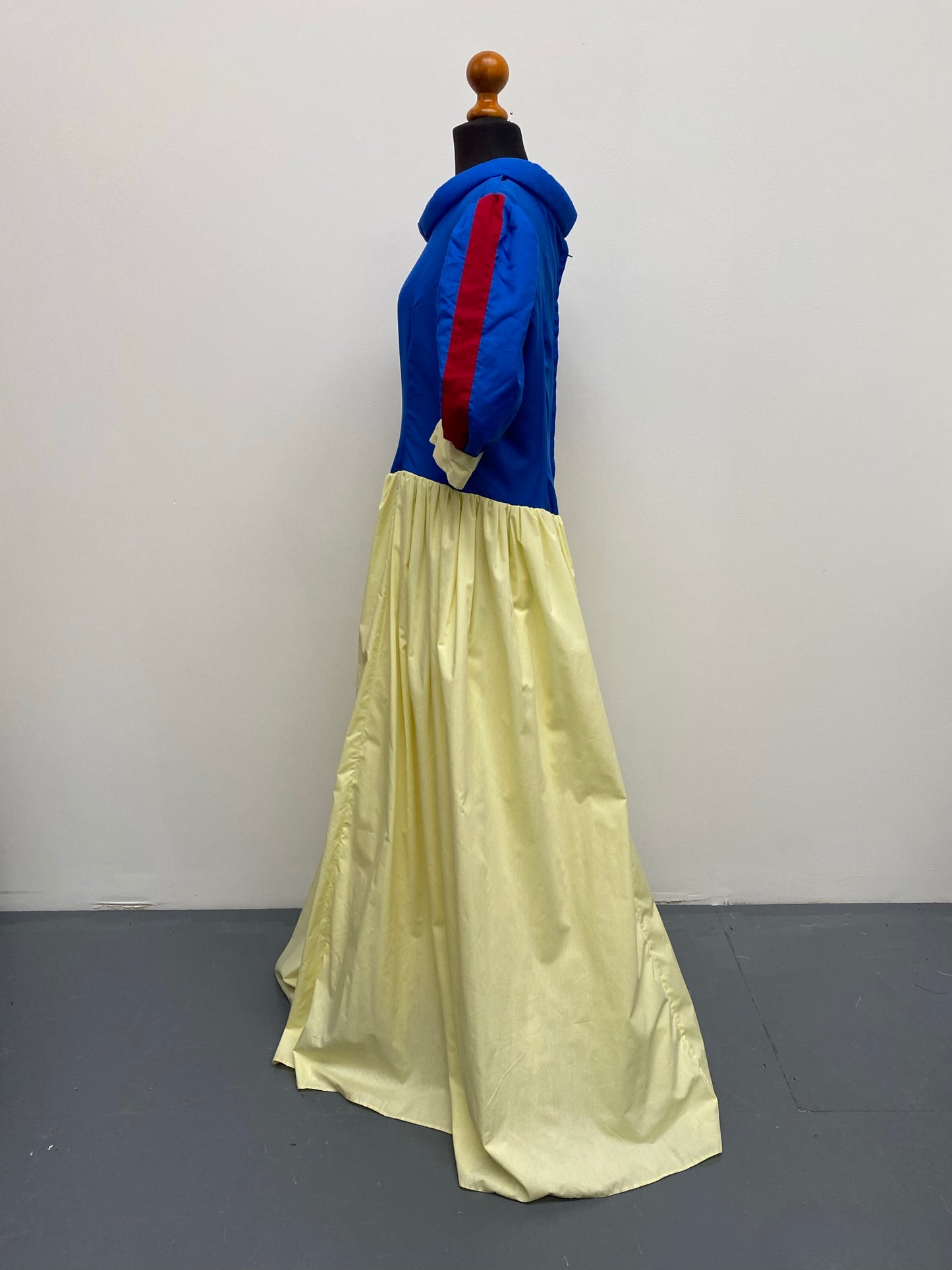 Adults Snow White Dress size 16-18 - Ex Hire Theatre Costume