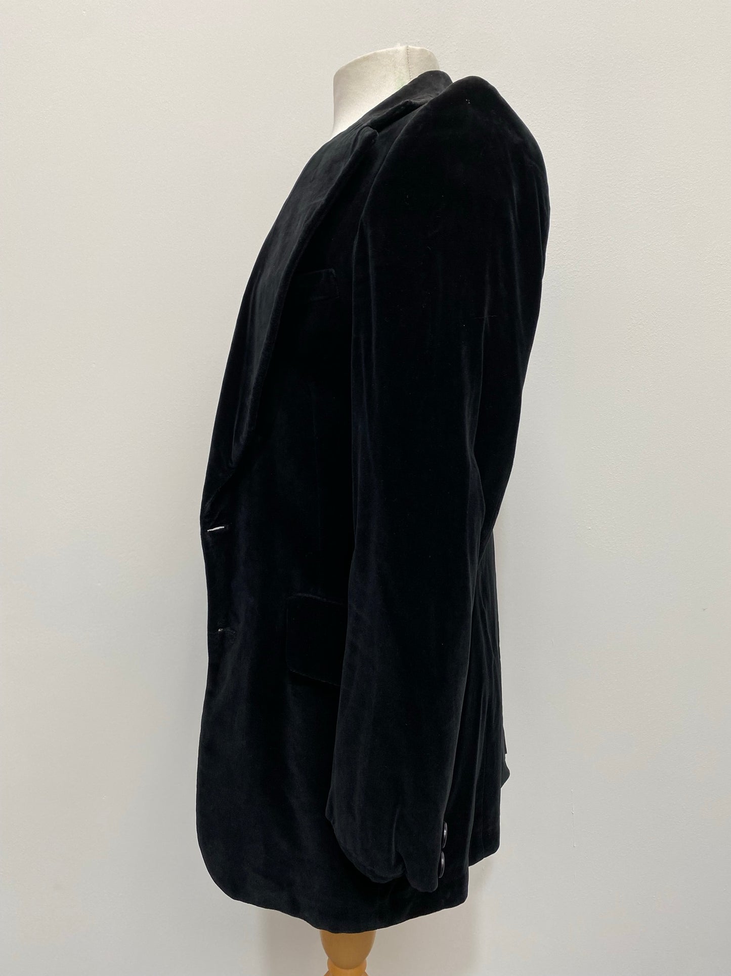 1970s Black Velvet Suit Size Men's Medium / Women's UK 16 - Vintage Clothing
